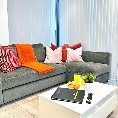 Evergreen Lodge - Two Bed Lux Flat - Parking, Garden, Patio, Wifi, Netflix - Close To Blenheim Palace & Oxford - F3 Kidlington Luaran gambar