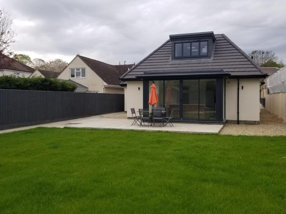 Evergreen Lodge - Two Bed Lux Flat - Parking, Garden, Patio, Wifi, Netflix - Close To Blenheim Palace & Oxford - F3 Kidlington Luaran gambar