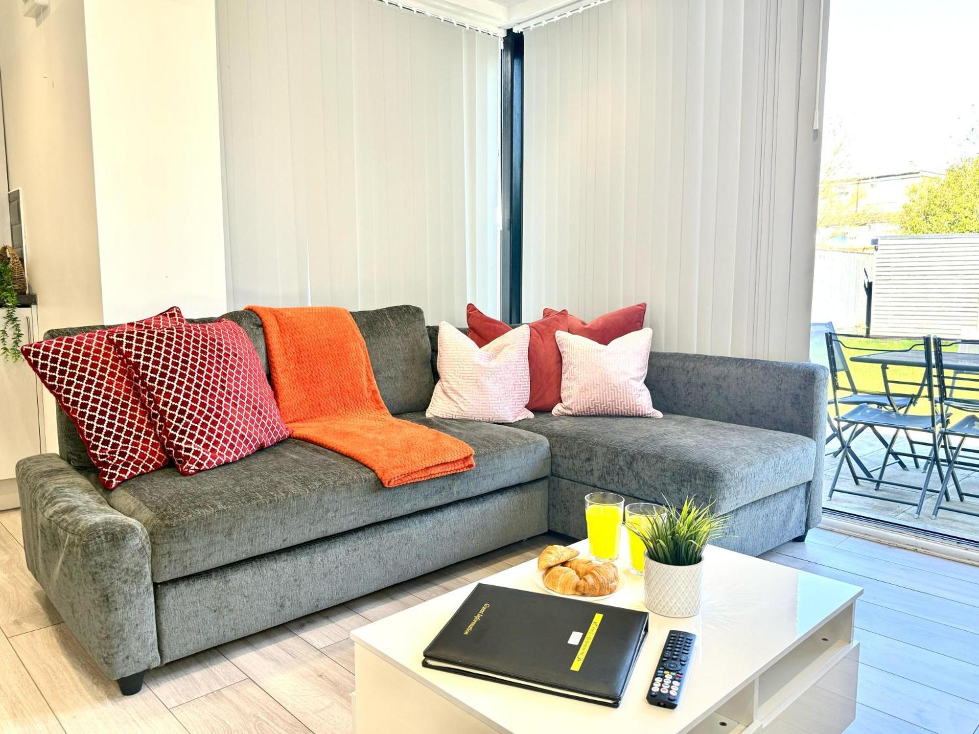 Evergreen Lodge - Two Bed Lux Flat - Parking, Garden, Patio, Wifi, Netflix - Close To Blenheim Palace & Oxford - F3 Kidlington Luaran gambar