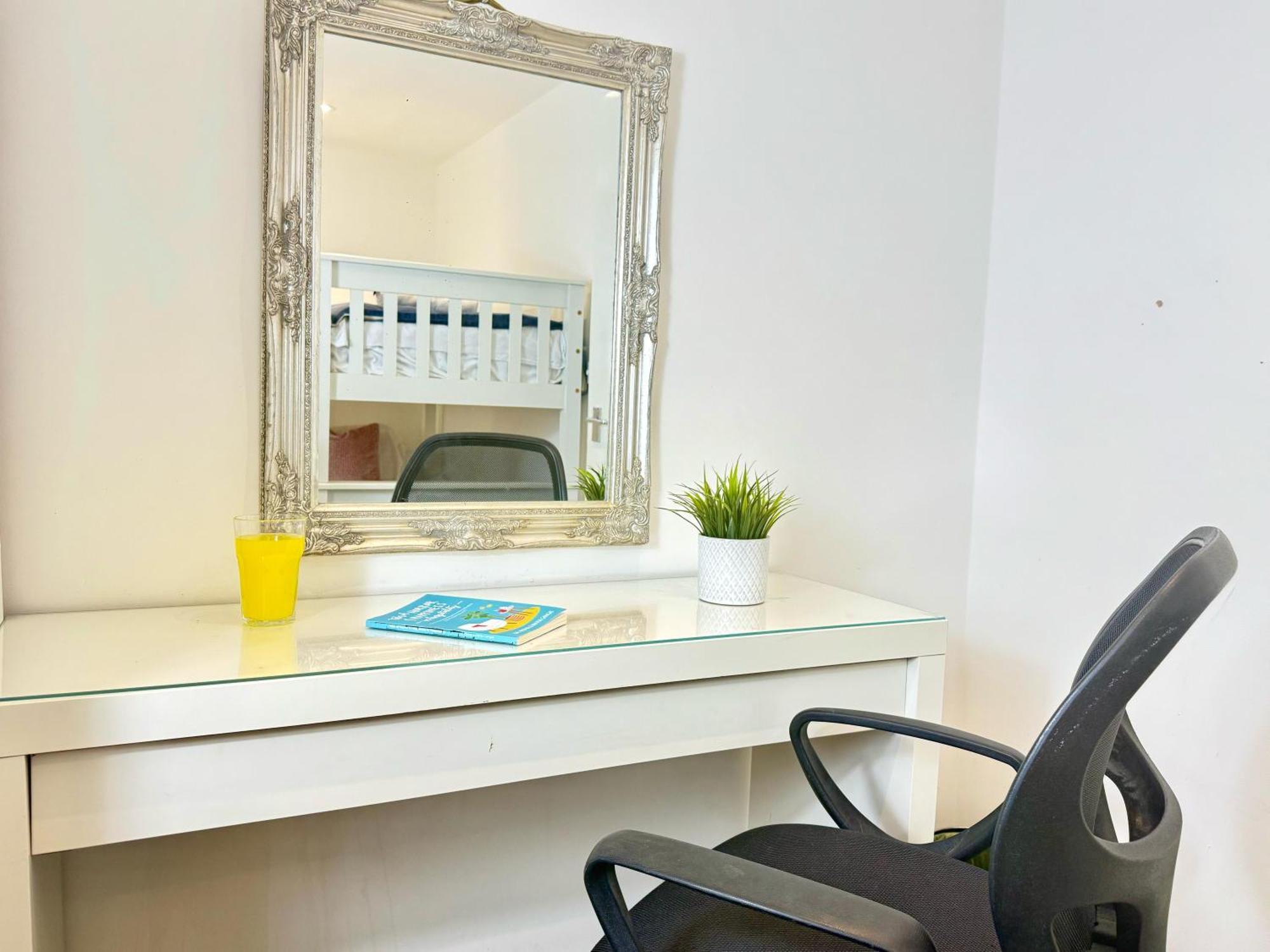 Evergreen Lodge - Two Bed Lux Flat - Parking, Garden, Patio, Wifi, Netflix - Close To Blenheim Palace & Oxford - F3 Kidlington Luaran gambar