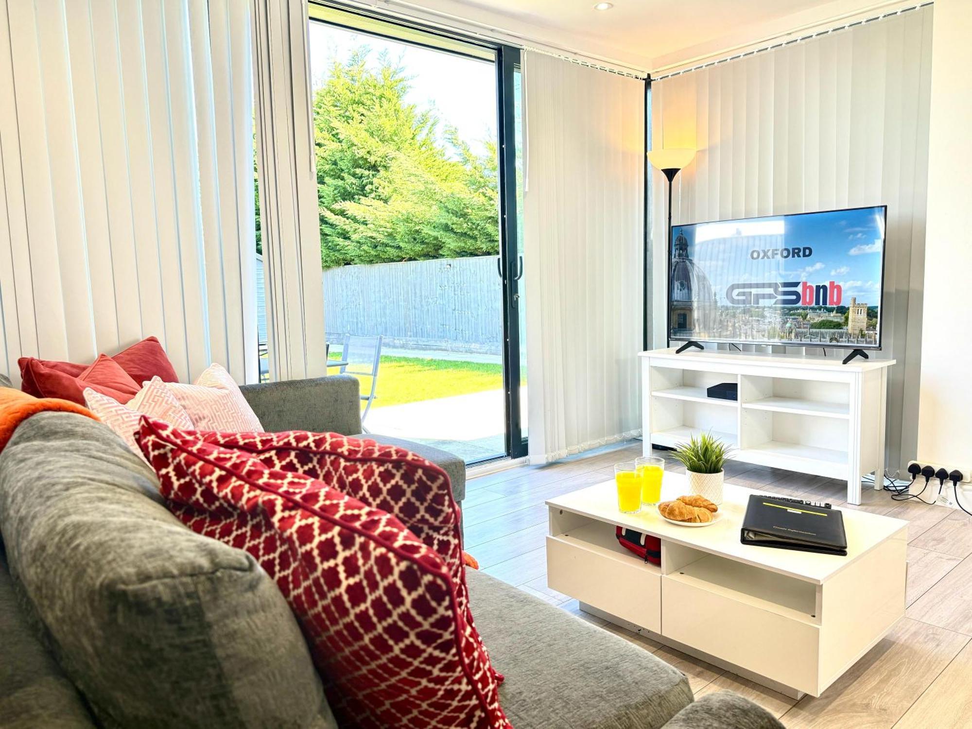 Evergreen Lodge - Two Bed Lux Flat - Parking, Garden, Patio, Wifi, Netflix - Close To Blenheim Palace & Oxford - F3 Kidlington Luaran gambar