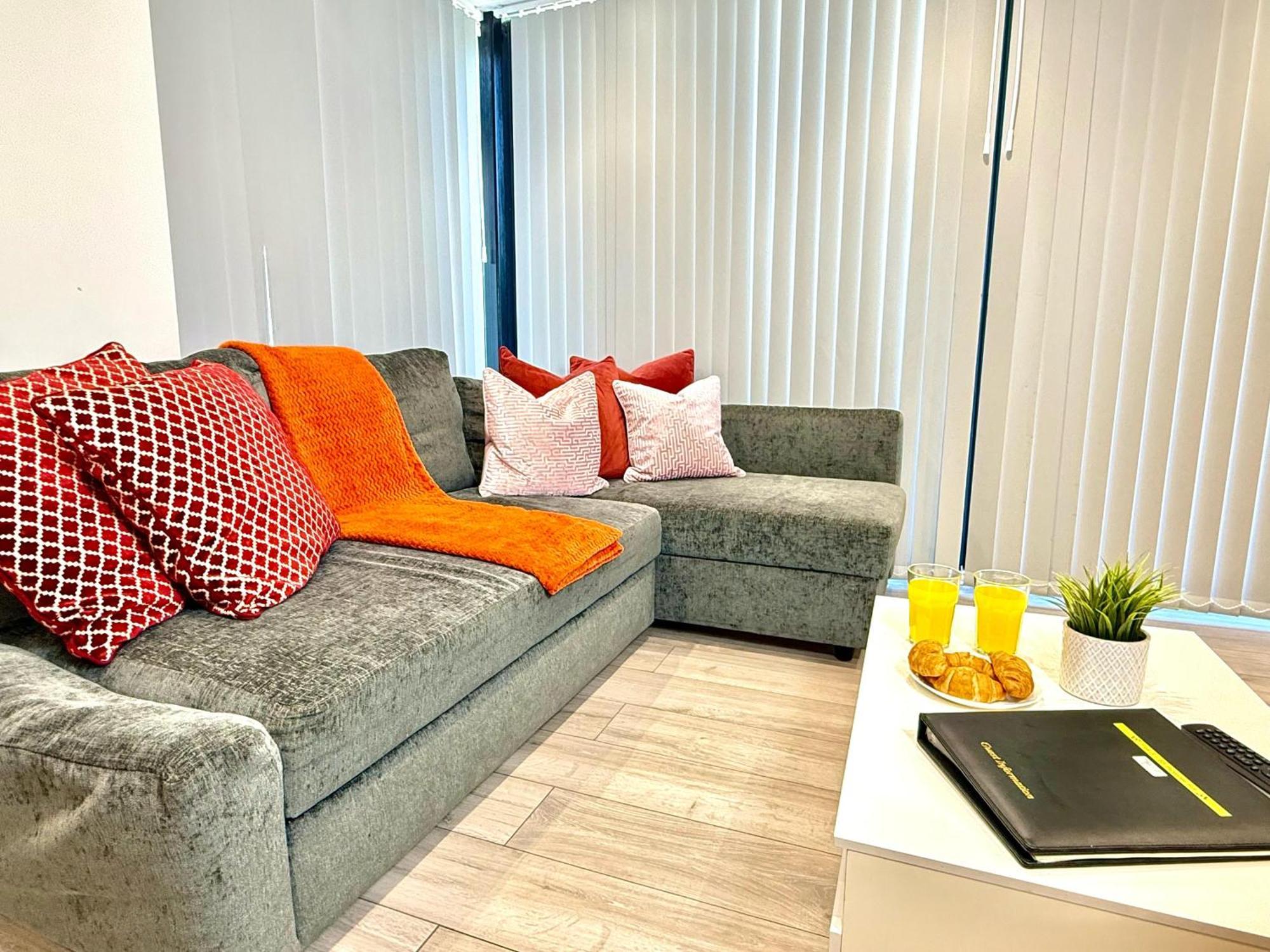 Evergreen Lodge - Two Bed Lux Flat - Parking, Garden, Patio, Wifi, Netflix - Close To Blenheim Palace & Oxford - F3 Kidlington Luaran gambar