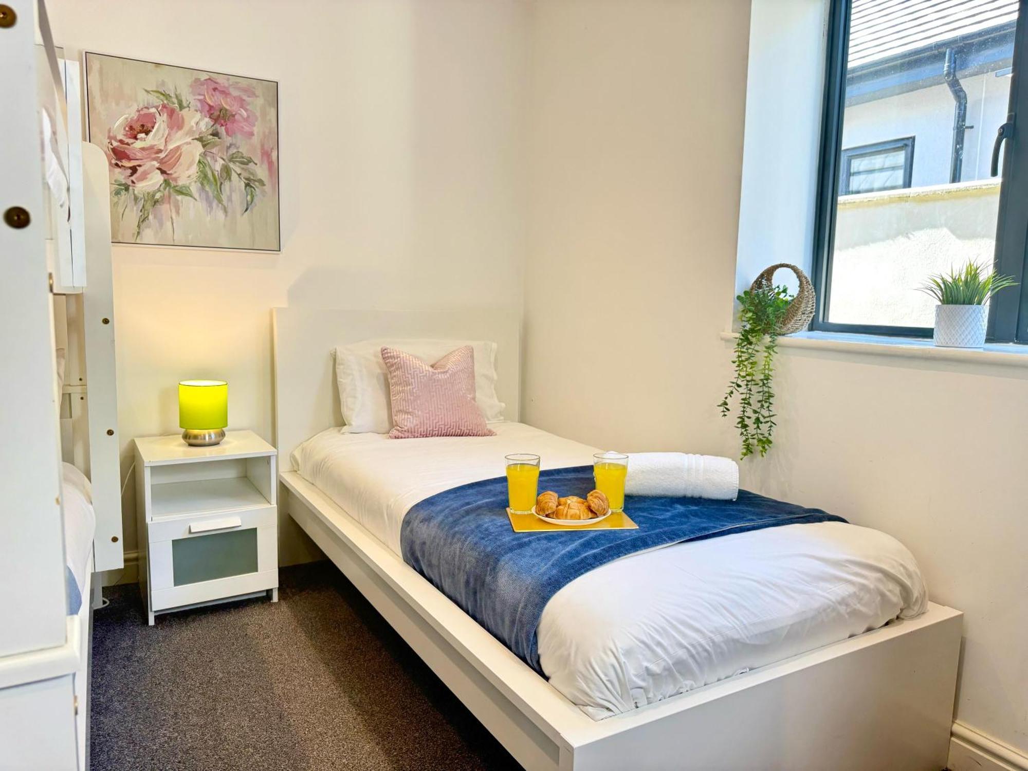 Evergreen Lodge - Two Bed Lux Flat - Parking, Garden, Patio, Wifi, Netflix - Close To Blenheim Palace & Oxford - F3 Kidlington Luaran gambar