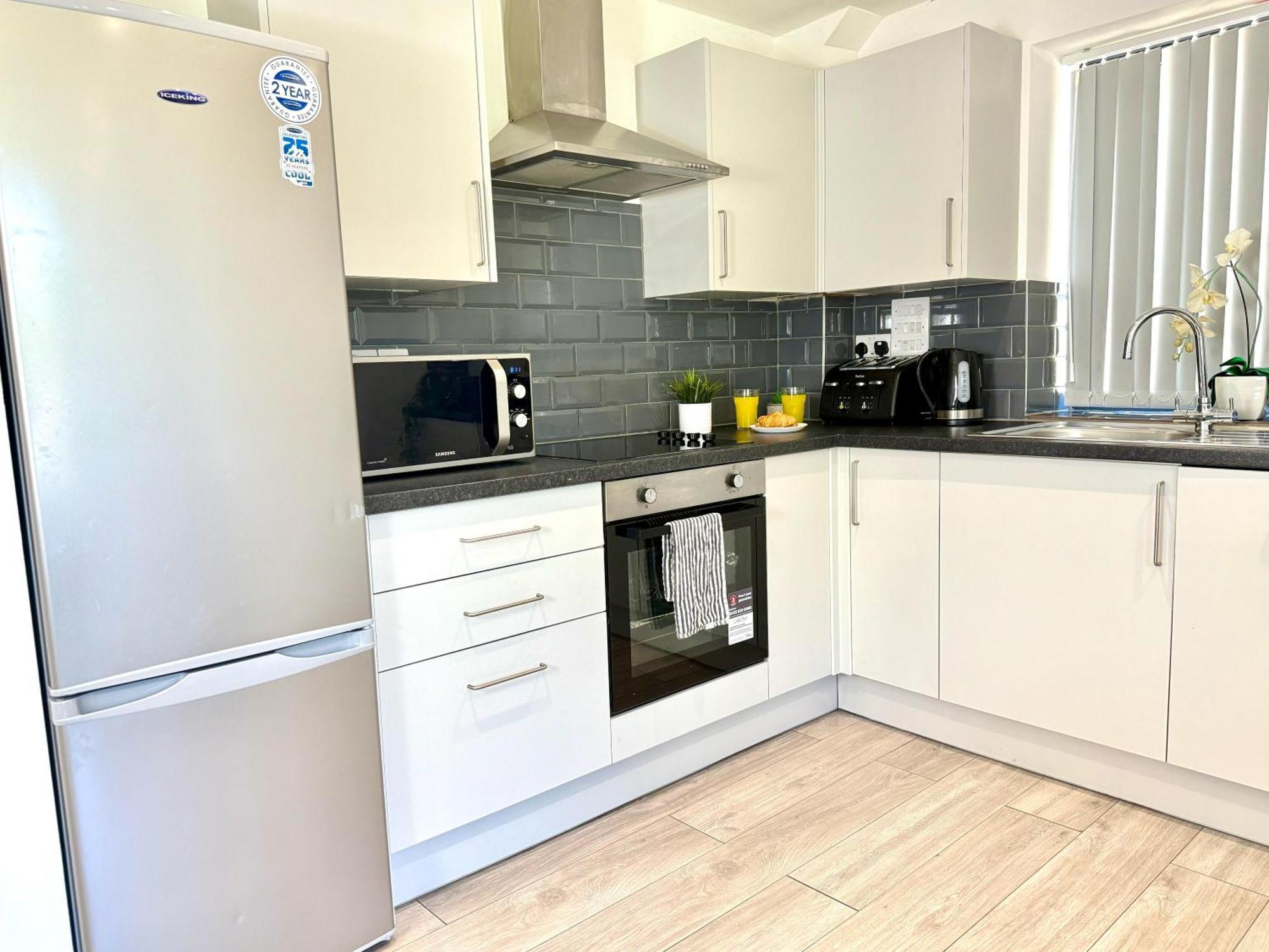 Evergreen Lodge - Two Bed Lux Flat - Parking, Garden, Patio, Wifi, Netflix - Close To Blenheim Palace & Oxford - F3 Kidlington Luaran gambar
